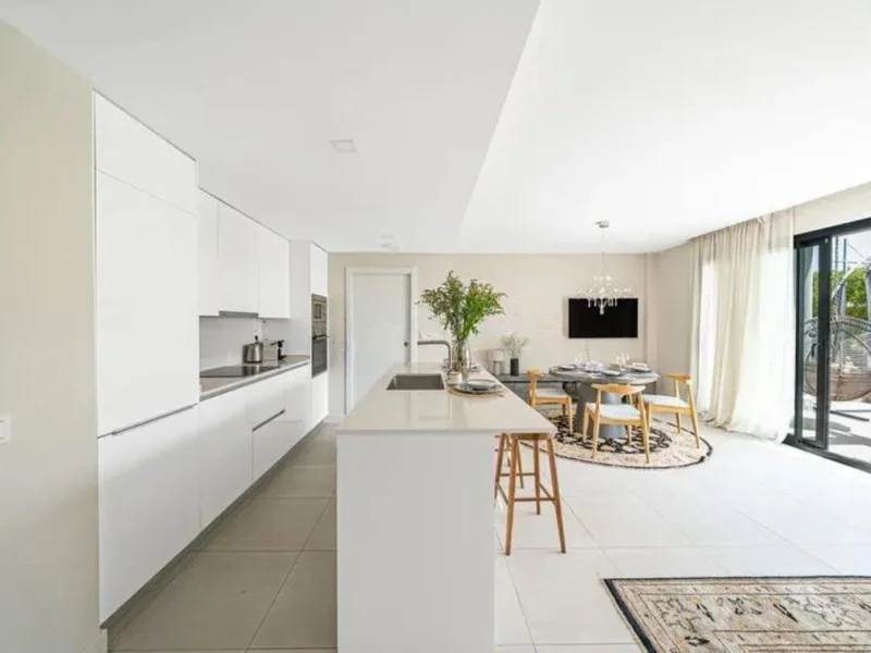 3 Bedroom Apartment with Terrace for Sale in Estepona