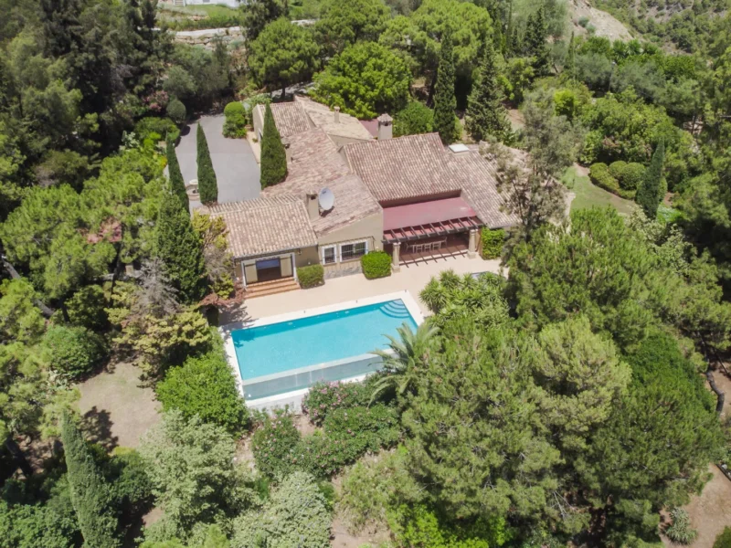 5 Bedroom Private Villa for Sale in Benahavís Pueblo
