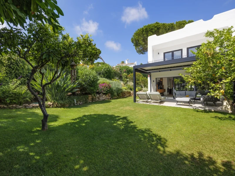 3 Bedroom Private Villa for Sale in Peñablanca, Nueva Andalucía, Marbella