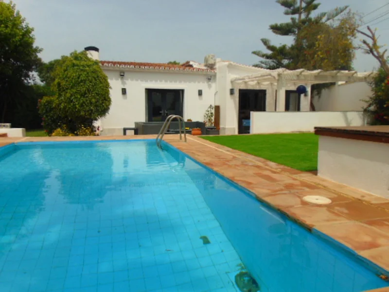 4 Bedroom Private Villa with Terrace for Sale in San Pedro de Alcántara