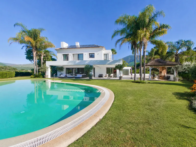5 Bedroom Private Villa with Terrace for Sale in La Zagaleta, Benahavís