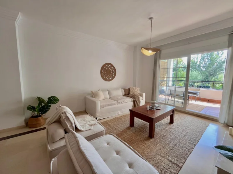 2 Bedroom Apartment with Terrace for Rent in Nueva Andalucía, Marbella