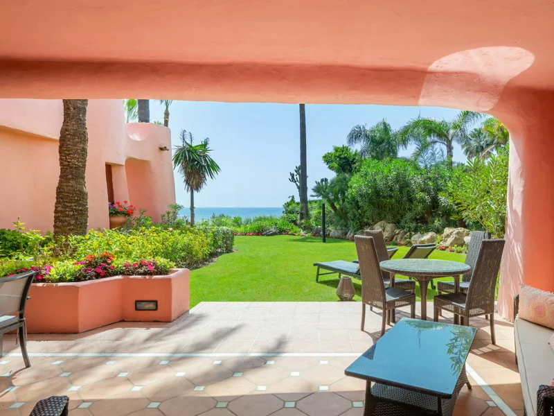 3 Bedroom Apartment with Terrace for Sale in Estepona