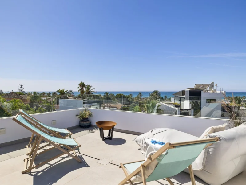 5 Bedroom Private Villa with Terrace for Sale in Marbesa, Marbella