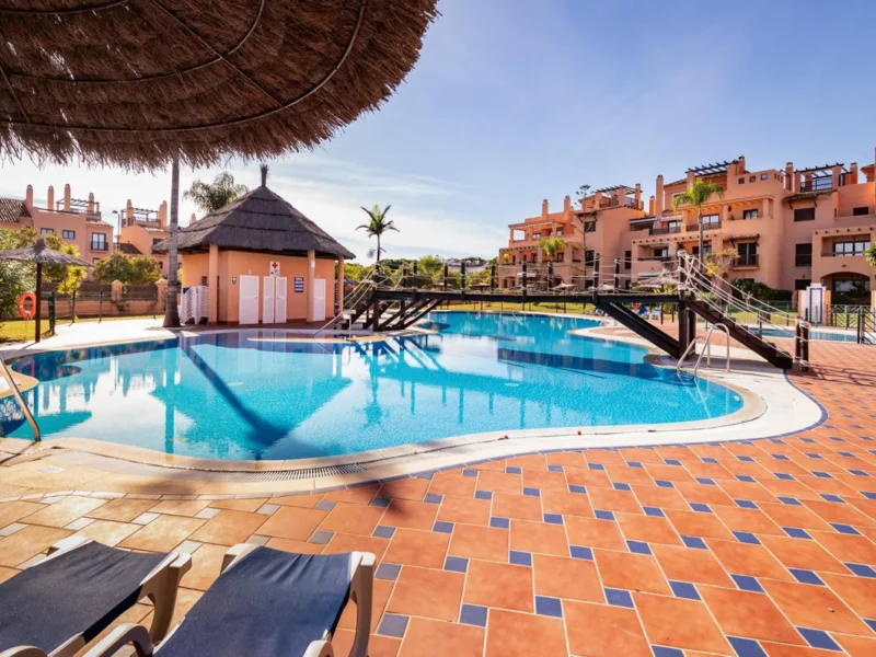 4 Bedroom Apartment with Terrace for Sale in Estepona