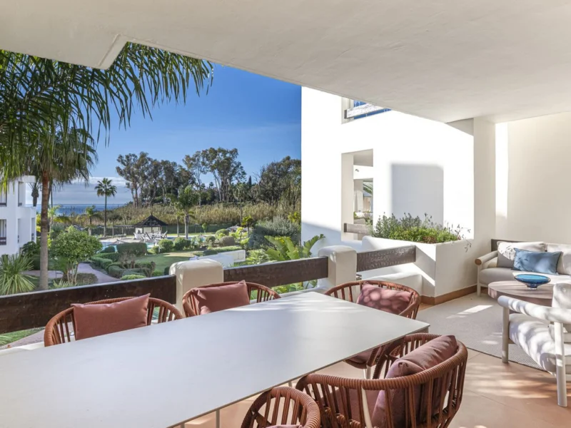 Apartamento de 3 dormitorios en venta en Estepona