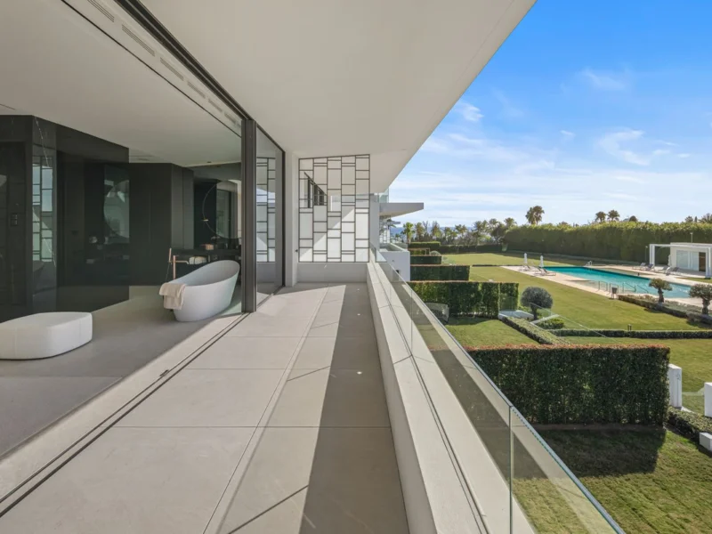 3 Bedroom Private Villa with Terrace for Sale in Milla de Oro, Marbella