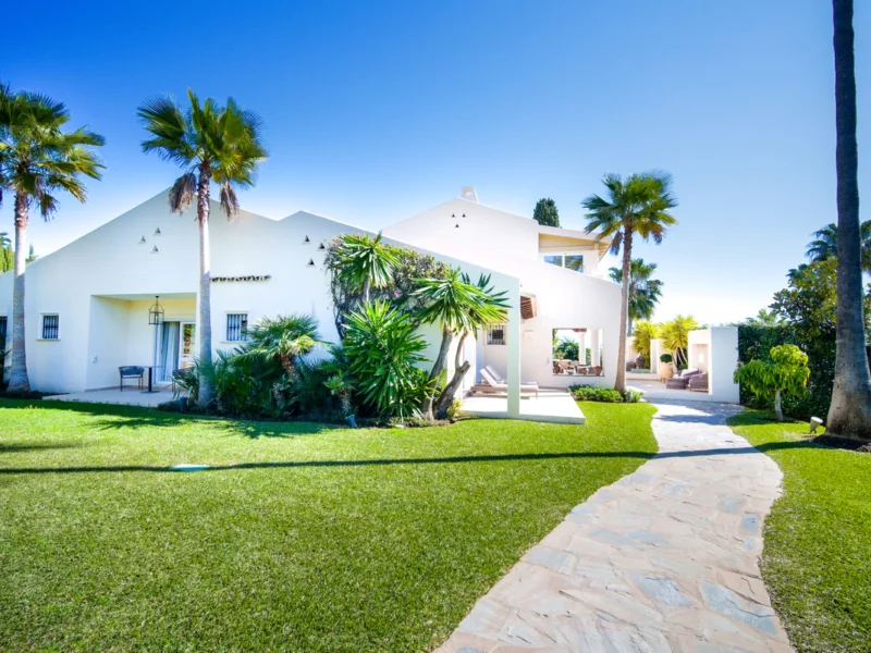 5 Bedroom Private Villa for Sale in Nueva Andalucía, Marbella