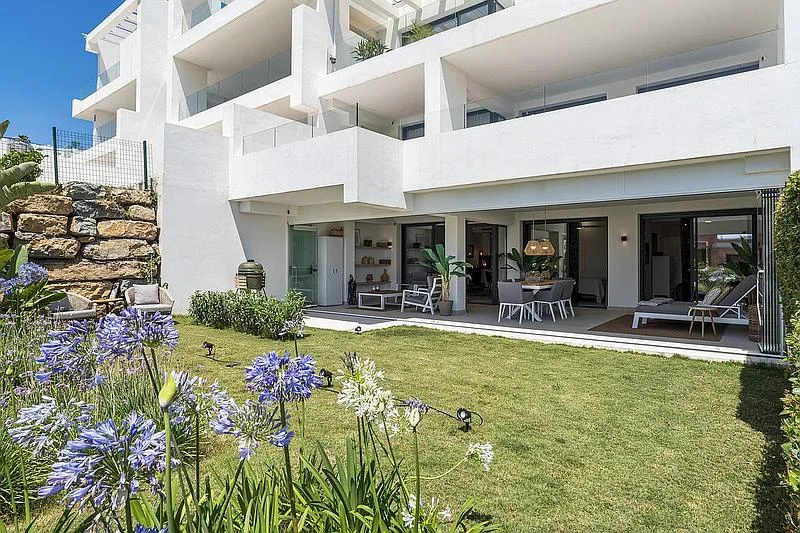 2 Bedroom Apartment for Sale in Estepona