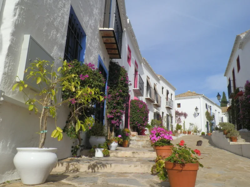 2 Bedroom Private Villa with Terrace for Sale in Nueva Andalucía, Marbella