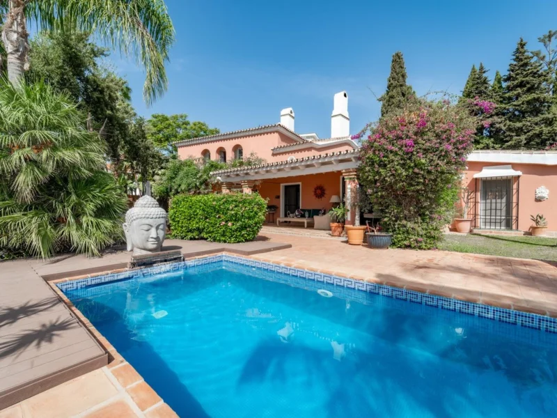 4 Bedroom Private Villa with Terrace for Rent in San Pedro de Alcántara
