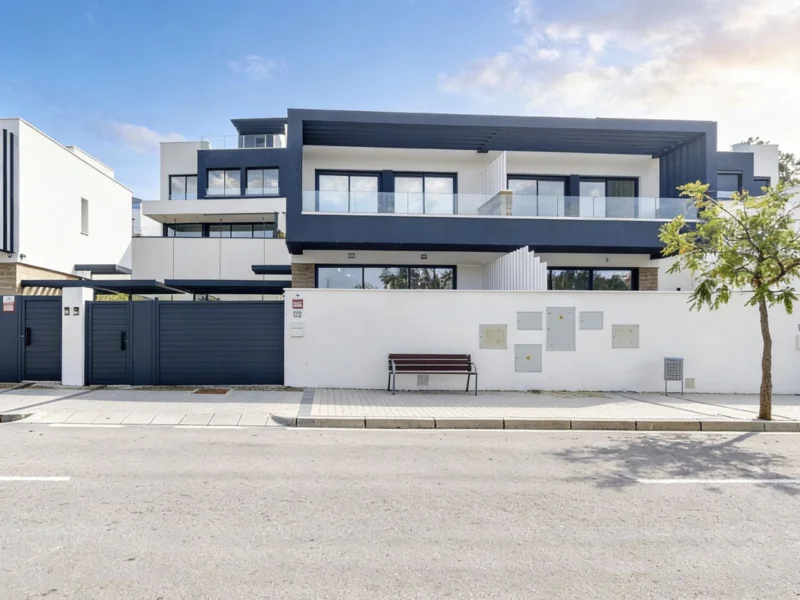 3 Bedroom Private Villa for Sale in Atalaya, Estepona