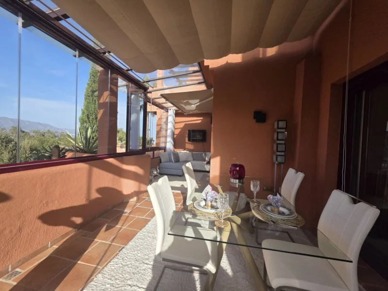3 Bedroom Apartment with Terrace for Sale in La Mairena, Marbella