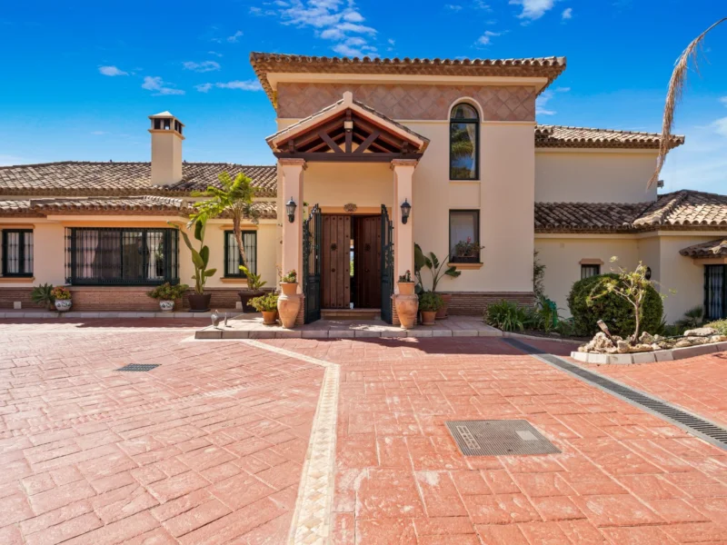 4 Bedroom Private Villa for Sale in Benahavís