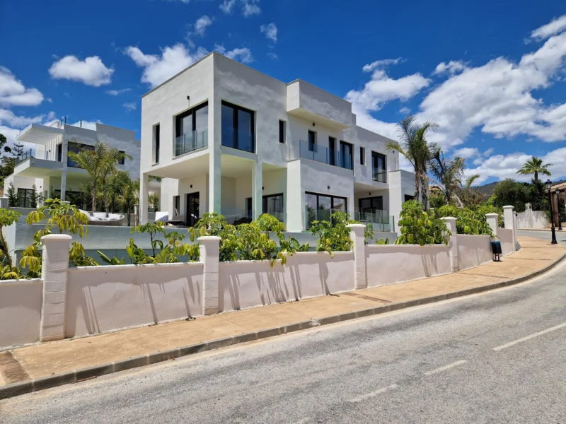 4 Bedroom Private Villa for Sale in Elviria, Marbella