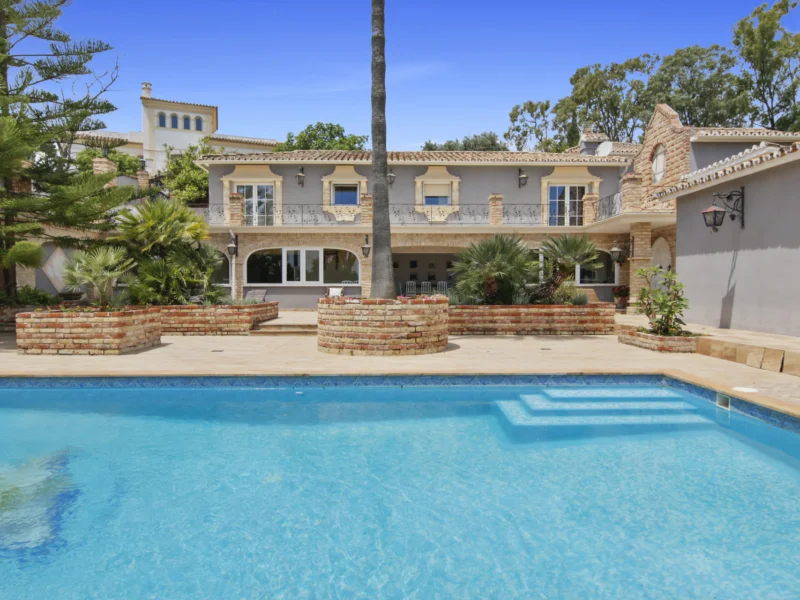 5 Bedroom Private Villa for Sale in Benahavís