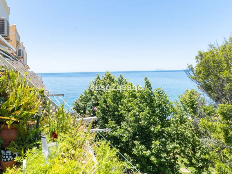 3 Bedroom Apartment with Terrace for Sale in Estepona