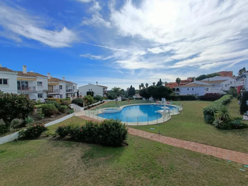 Furnished 2 Bedroom Apartment for Rent in Estepona