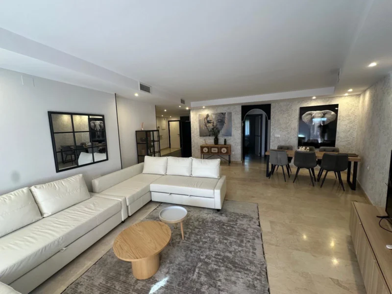 Furnished 3 Bedroom Apartment with Terrace for Rent in Oasis de Marbella, Milla de Oro, Marbella