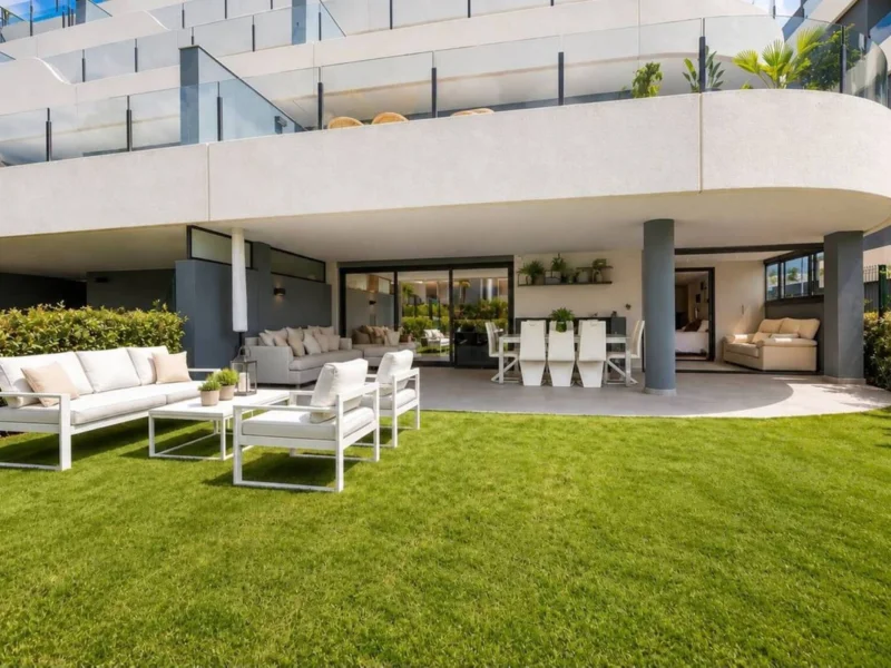 3 Bedroom Apartment with Terrace for Sale in Selwo, Nueva Milla de Oro, Estepona