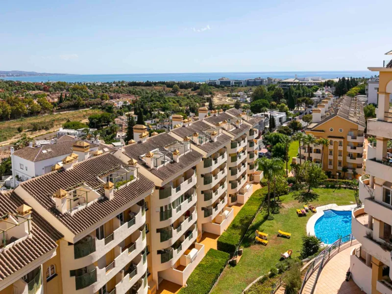 3 Bedroom Apartment with Terrace for Sale in Señorio de Aloha, Puerto Banús, Marbella
