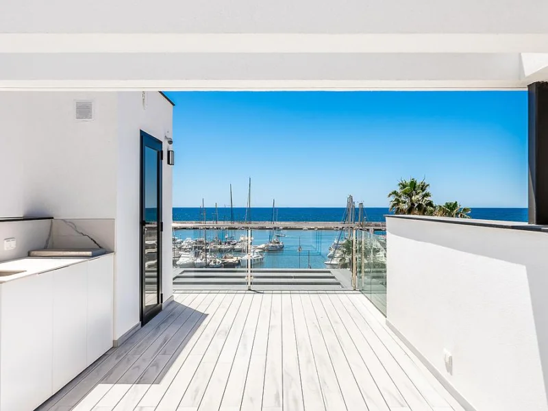 5 Bedroom Private Villa with Terrace for Sale in Marbella