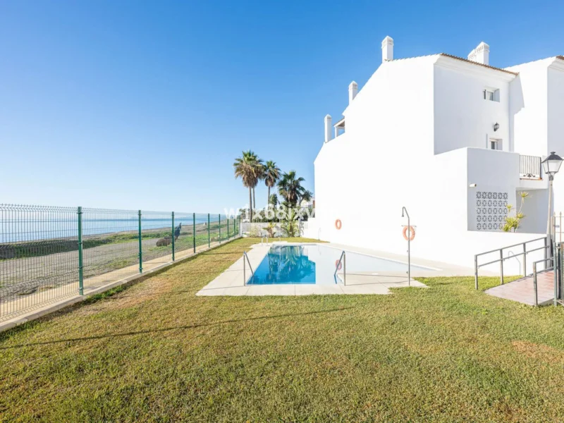 3 Bedroom Private Villa for Sale in Estepona