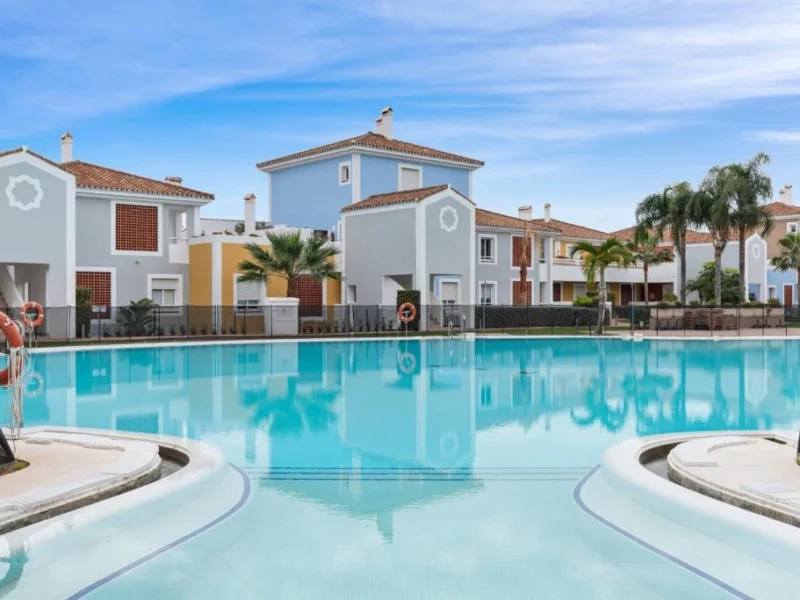 Furnished 3 Bedroom Apartment for Rent in Estepona