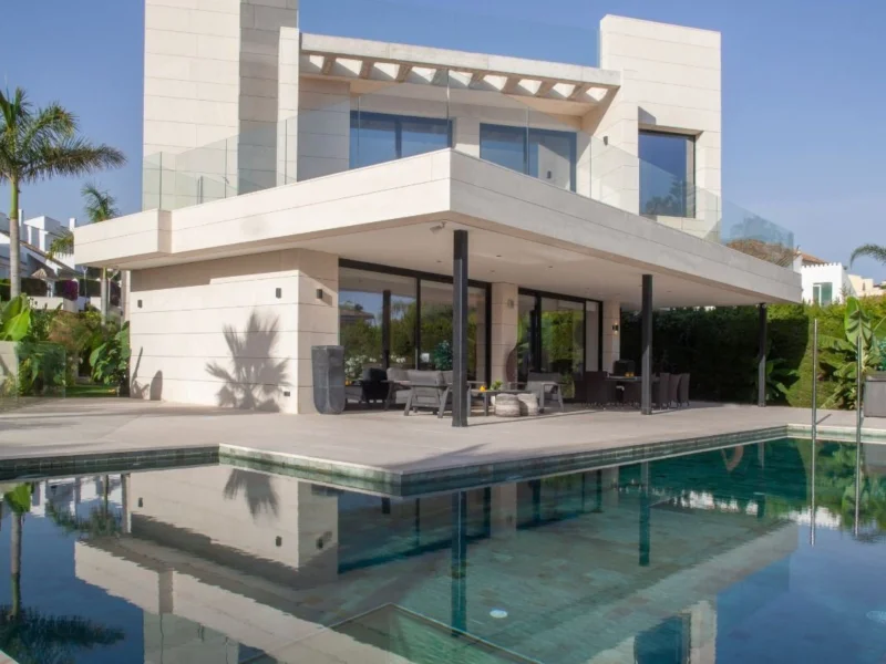 7 Bedroom Private Villa for Sale in Nueva Andalucía, Marbella