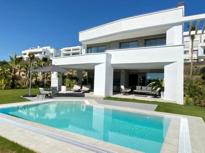 4 Bedroom Private Villa with Terrace for Sale in Santa Clara Golf, Los Monteros, Marbella