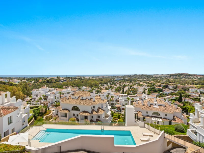 5 Bedroom Apartment for Sale in Nueva Andalucía, Marbella