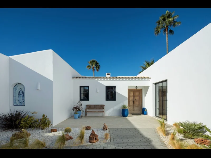 8 Bedroom Private Villa with Terrace for Sale in Guadalmina Alta, San Pedro de Alcántara