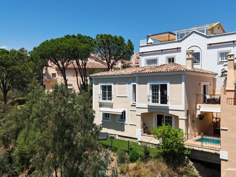 3 Bedroom Private Villa for Sale in Nueva Andalucía, Marbella