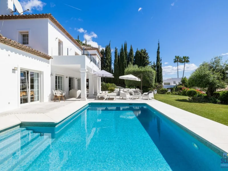 Furnished 4 Bedroom Private Villa with Terrace for Rent in El Paraíso, Estepona