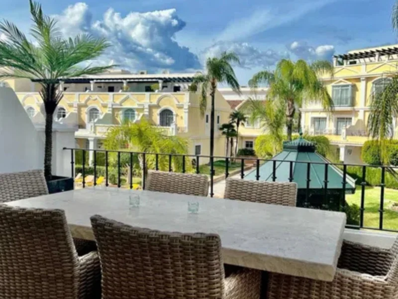 3 Bedroom Apartment with Terrace for Sale in Aloha, Nueva Andalucía, Marbella