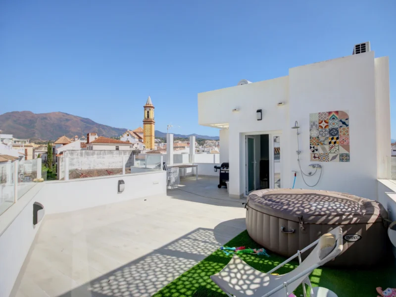 3 Bedroom Private Villa for Sale in La Alqueria, Estepona