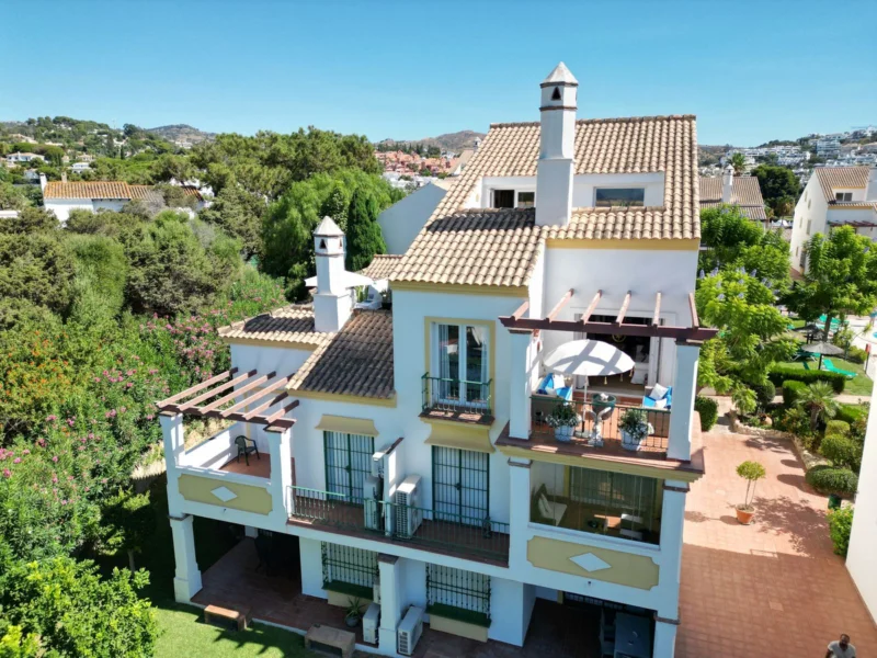 3 Bedroom Apartment with Terrace for Sale in Marbesa, Marbella