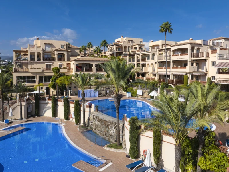 2 Bedroom Apartment with Terrace for Sale in Estepona