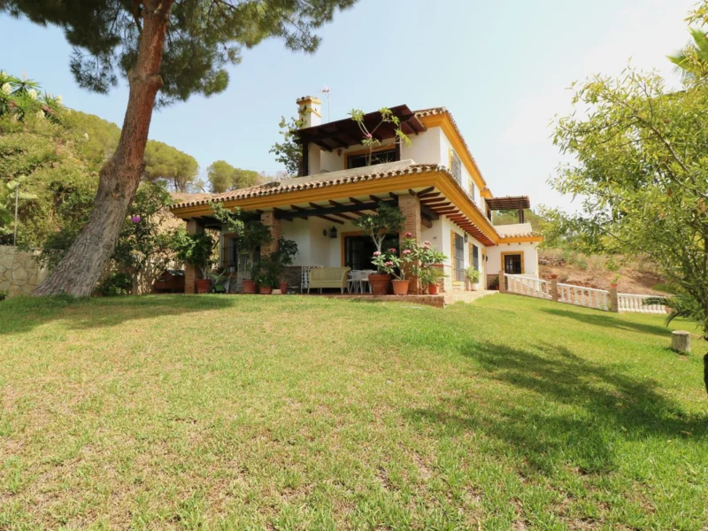 4 Bedroom Private Villa for Sale in Elviria, Marbella