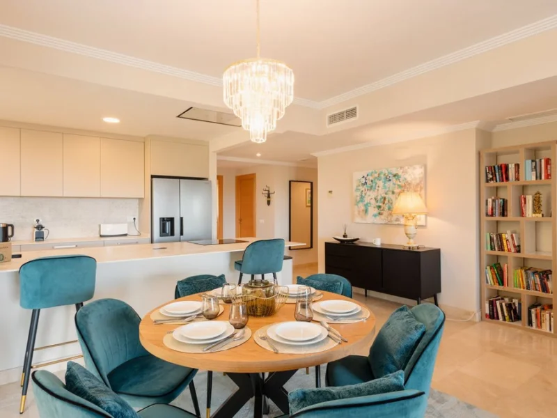 3 Bedroom Apartment with Terrace for Sale in Benahavís