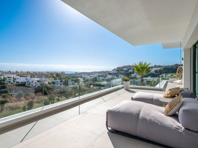 6 Bedroom Private Villa with Terrace for Sale in La Resina Golf, Estepona East, Estepona