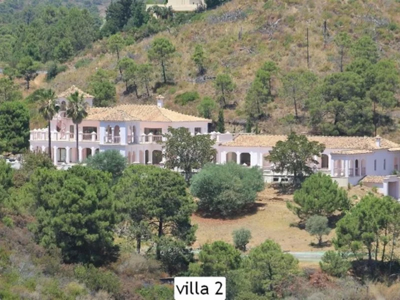 17 Bedroom Private Villa with Terrace for Sale in Marbella