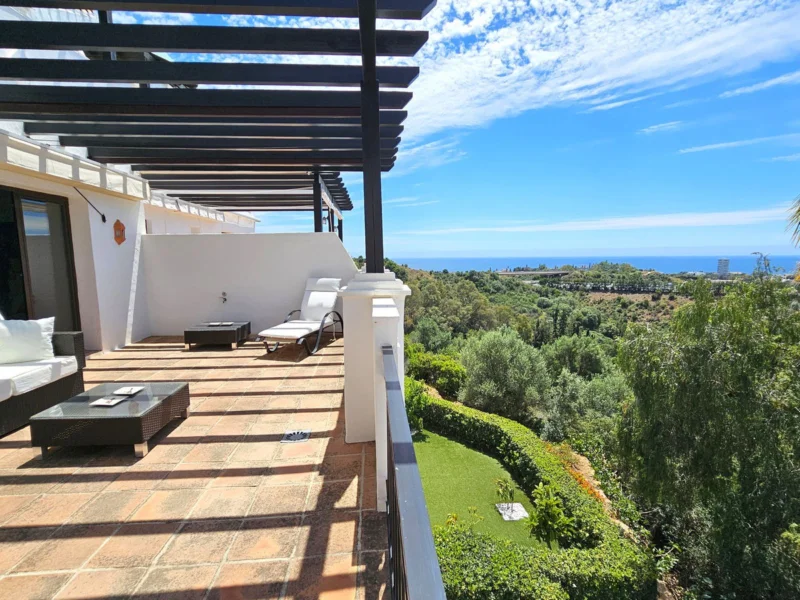 2 Bedroom Apartment with Terrace for Sale in Altos de los Monteros, Los Monteros, Marbella