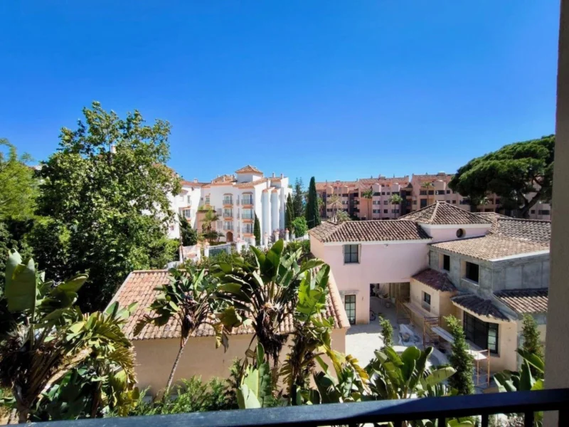 3 Bedroom Apartment with Terrace for Sale in Puerto Banús, Marbella