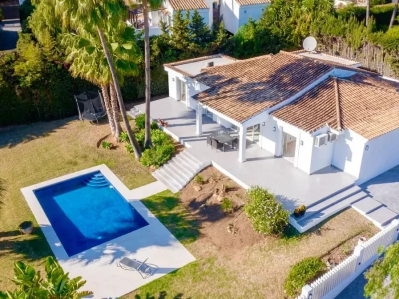 4 Bedroom Private Villa for Sale in Atalaya, Estepona