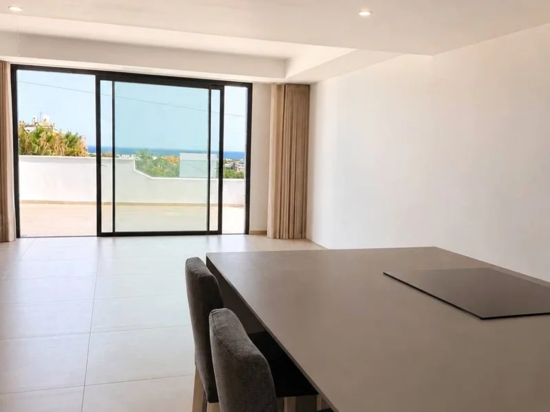 4 Bedroom Apartment for Sale in Cancelada, Estepona