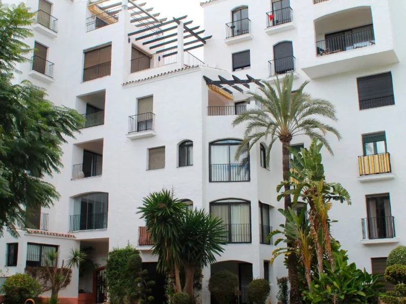 3 Bedroom Apartment for Sale in Puerto Banús, Marbella