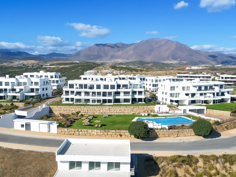 3 Bedroom Apartment with Terrace for Sale in Estepona