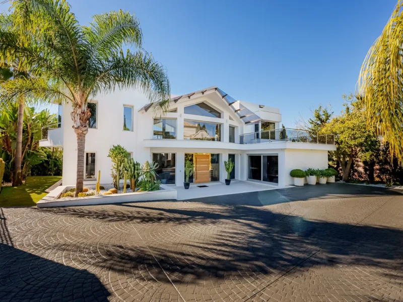 5 Bedroom Private Villa for Sale in Nueva Andalucía, Marbella
