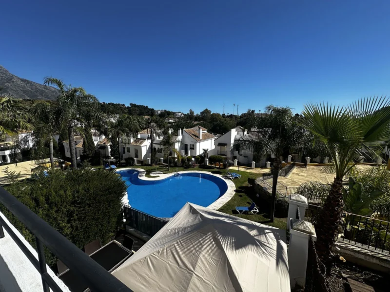 2 Bedroom Apartment with Terrace for Sale in Nueva Andalucía, Marbella